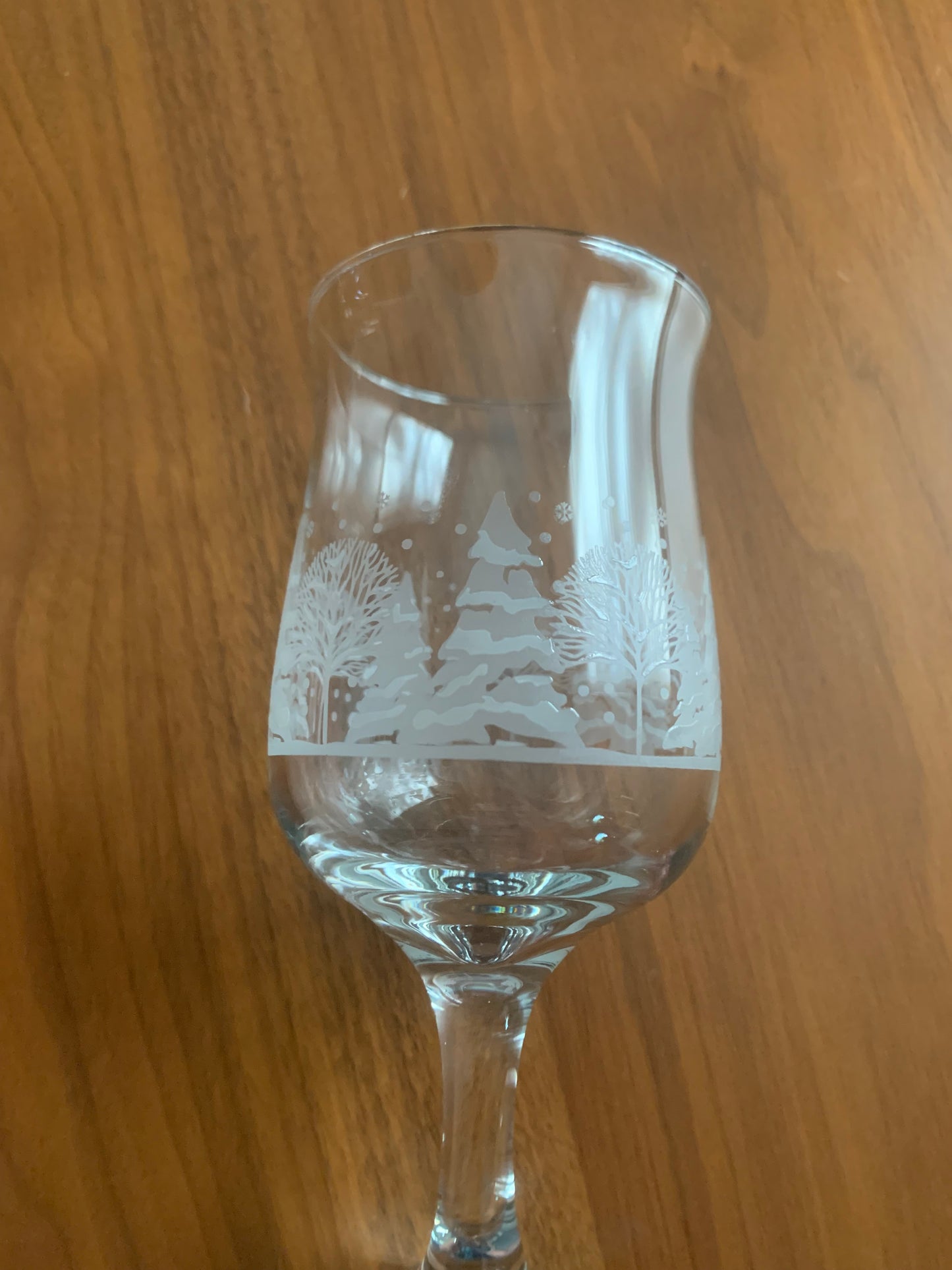 Holiday Frosted Etched Wine Glass
